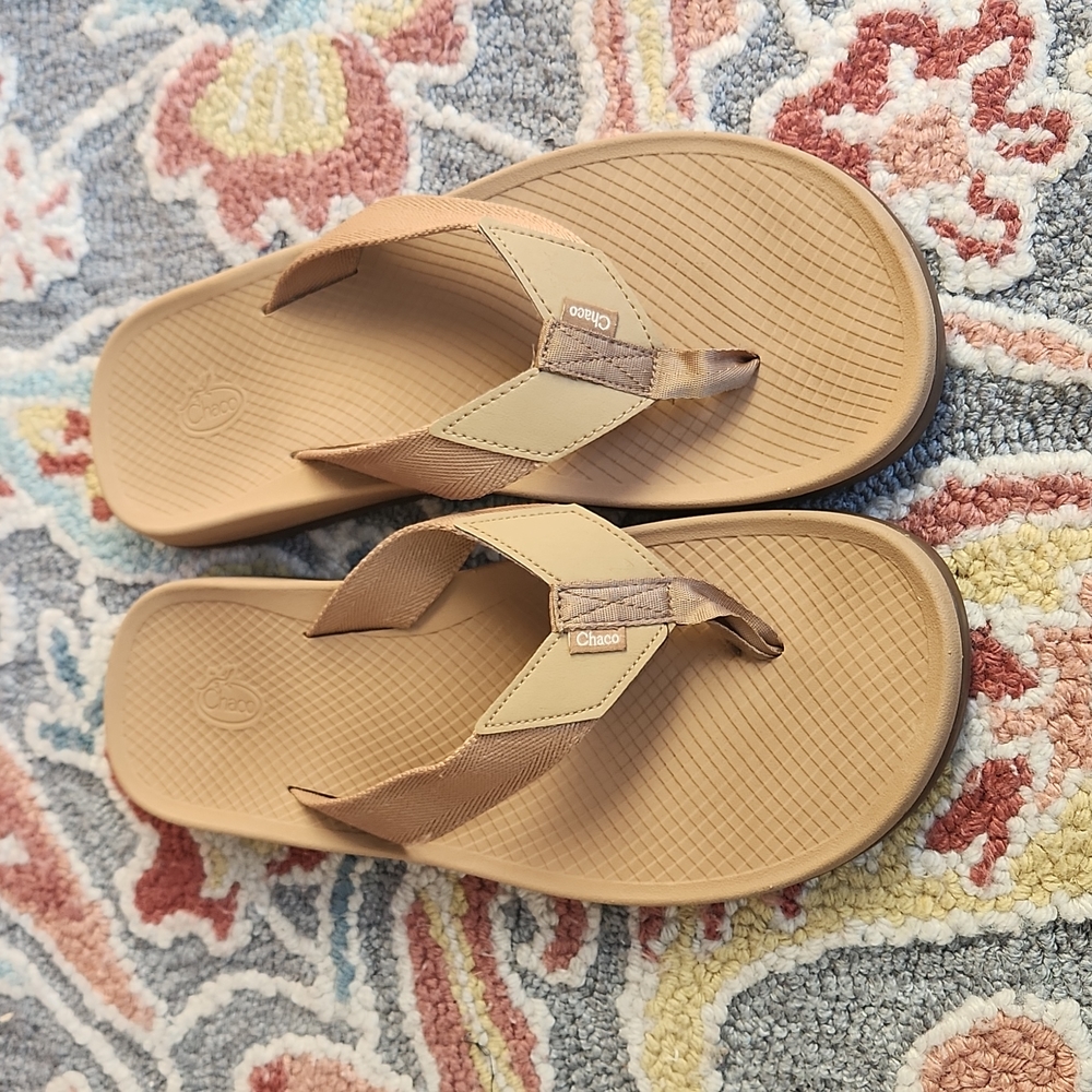 SOLD! Mens Chaco flip flops